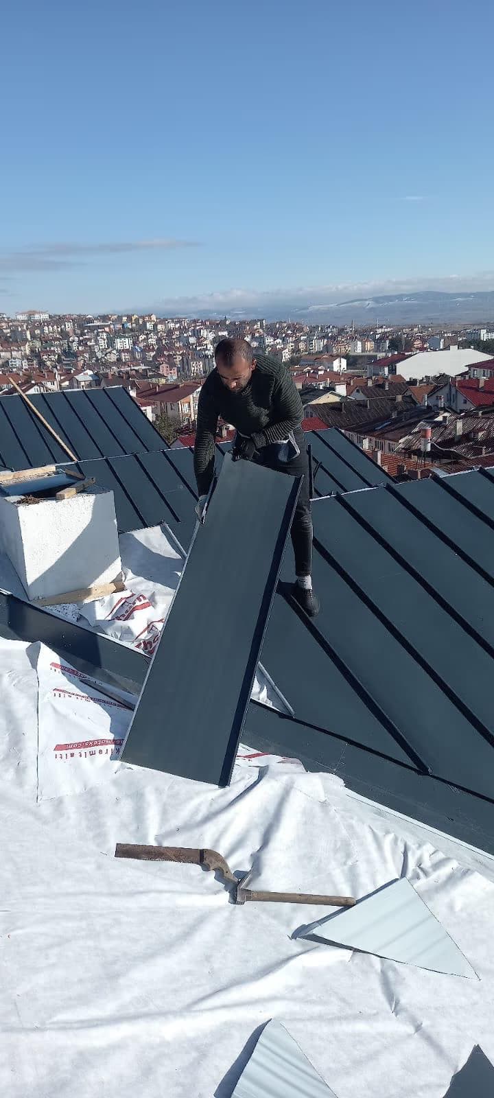 Polatlı Merkez, Fatih, Yenidoğan, Sarayoba ve çevresi tipi binada sızdırmazlık testi yapılan Polatlı kenet çatı kaplaması