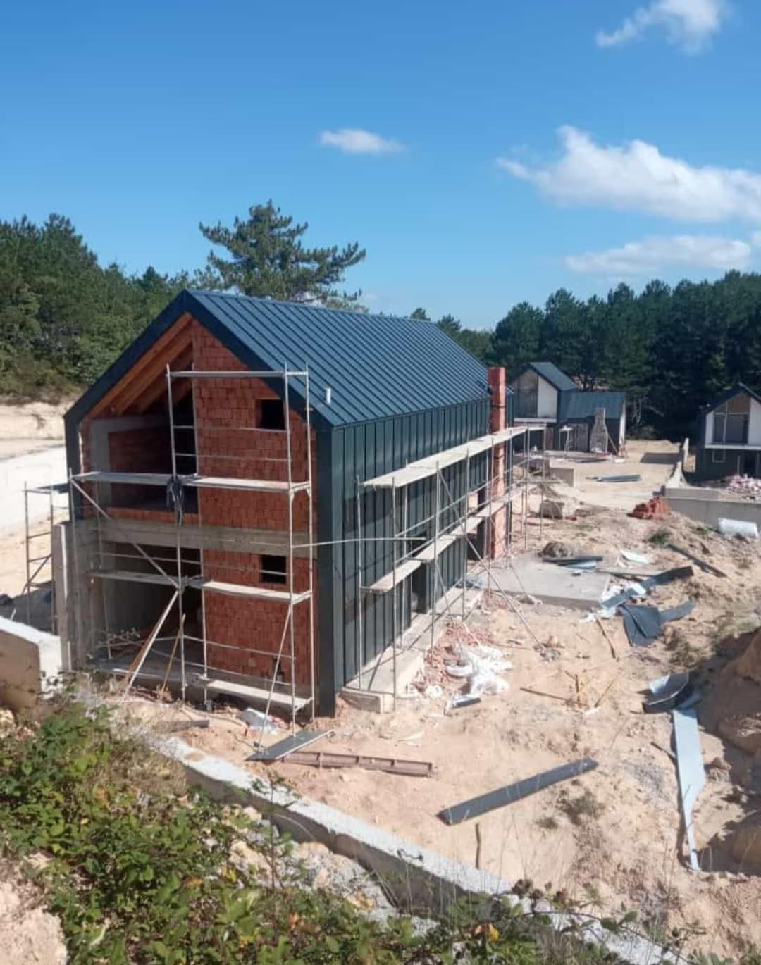 Evren Merkez, Solakuşağı, Demirözü, Toklu ve çevresi tipi binada sızdırmazlık testi yapılan Evren kenet çatı kaplaması