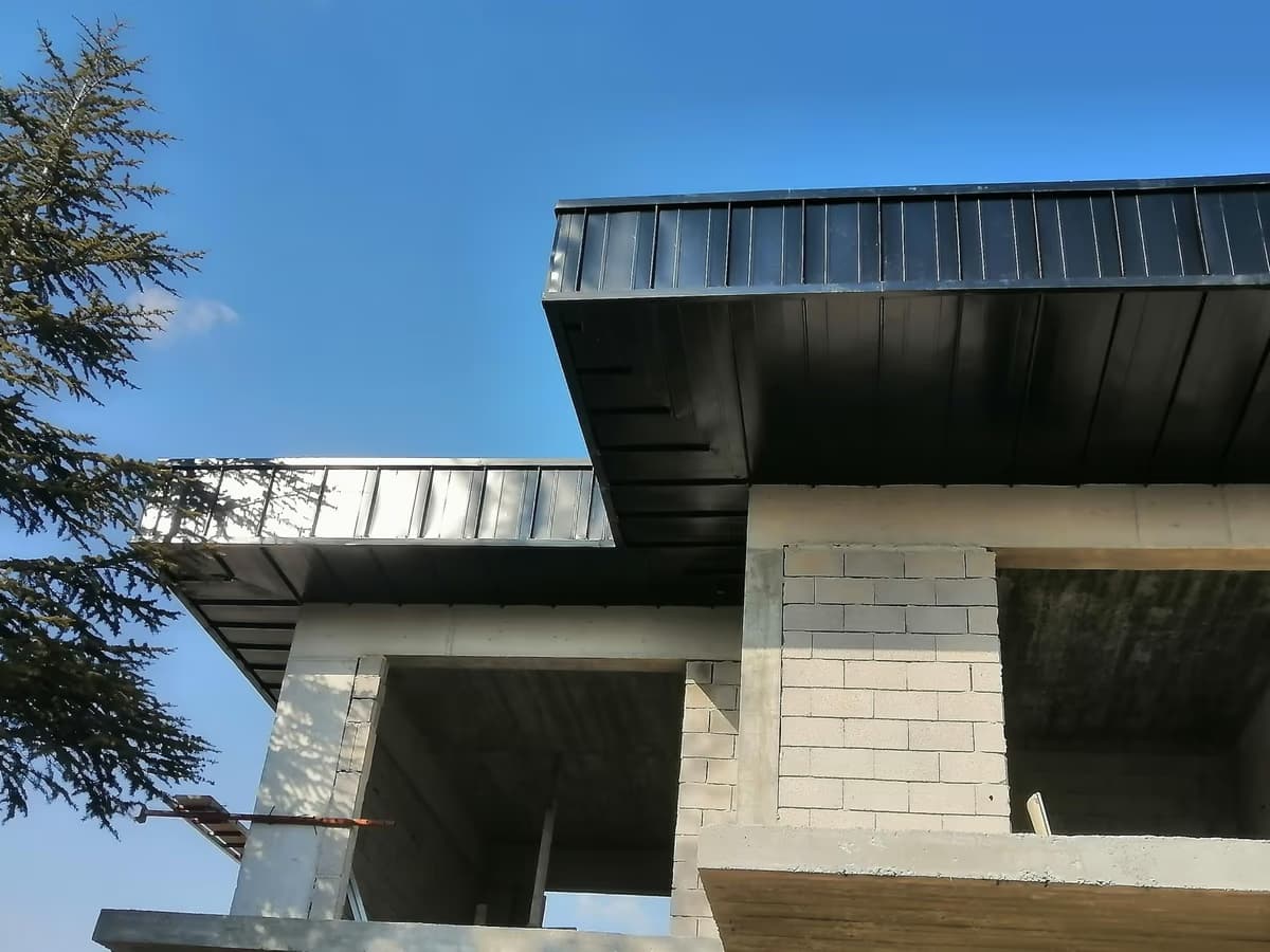 Bahçelievler, Abidinpaşa, Tuzluçayır, Mamak Merkez ve çevresi tipi binada sızdırmazlık testi yapılan Mamak kenet çatı kaplaması