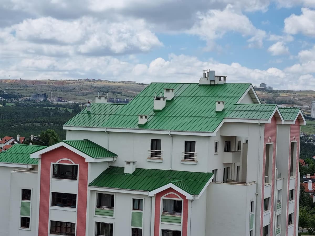 Kenet Çatı Nedir? Avantajları ve Metal Çatı Çözümleri Açıklaması