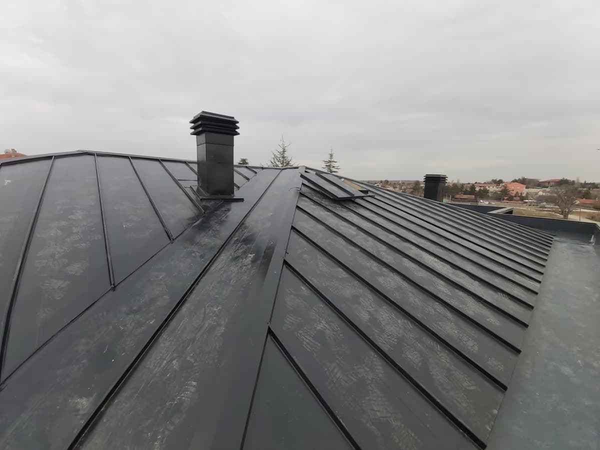 Beypazarı ilçesinde fırtına sonrası onarılan kiremit kenet çatı projesi